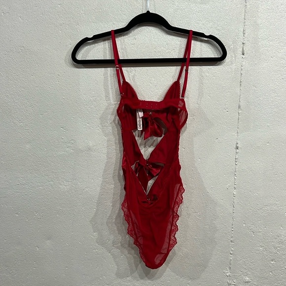 Victoria’s Secret Satin Tied With A Bow Lingerie - Picture 5 of 5